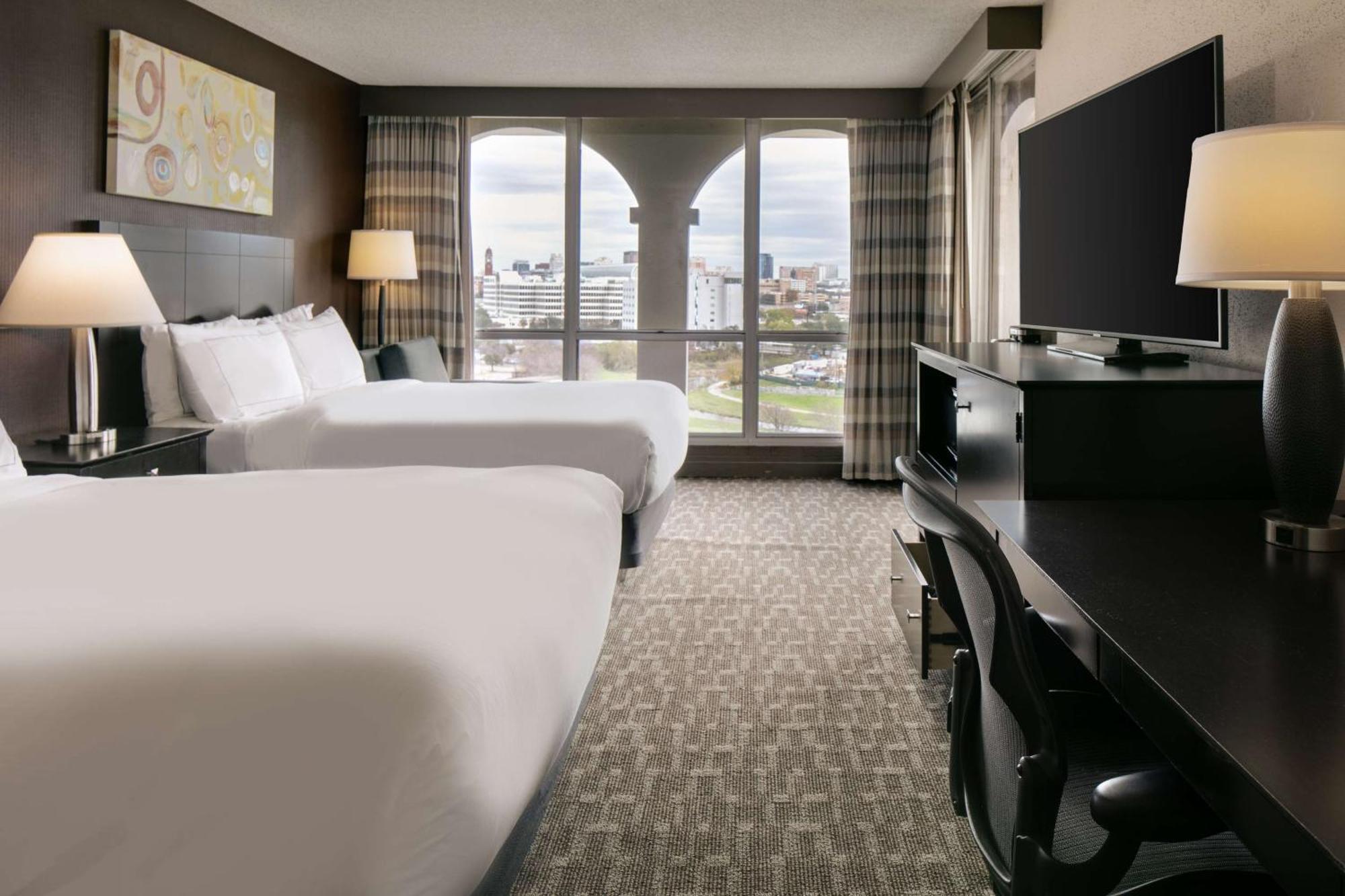 Doubletree By Hilton Dallas Market Center Dış mekan fotoğraf