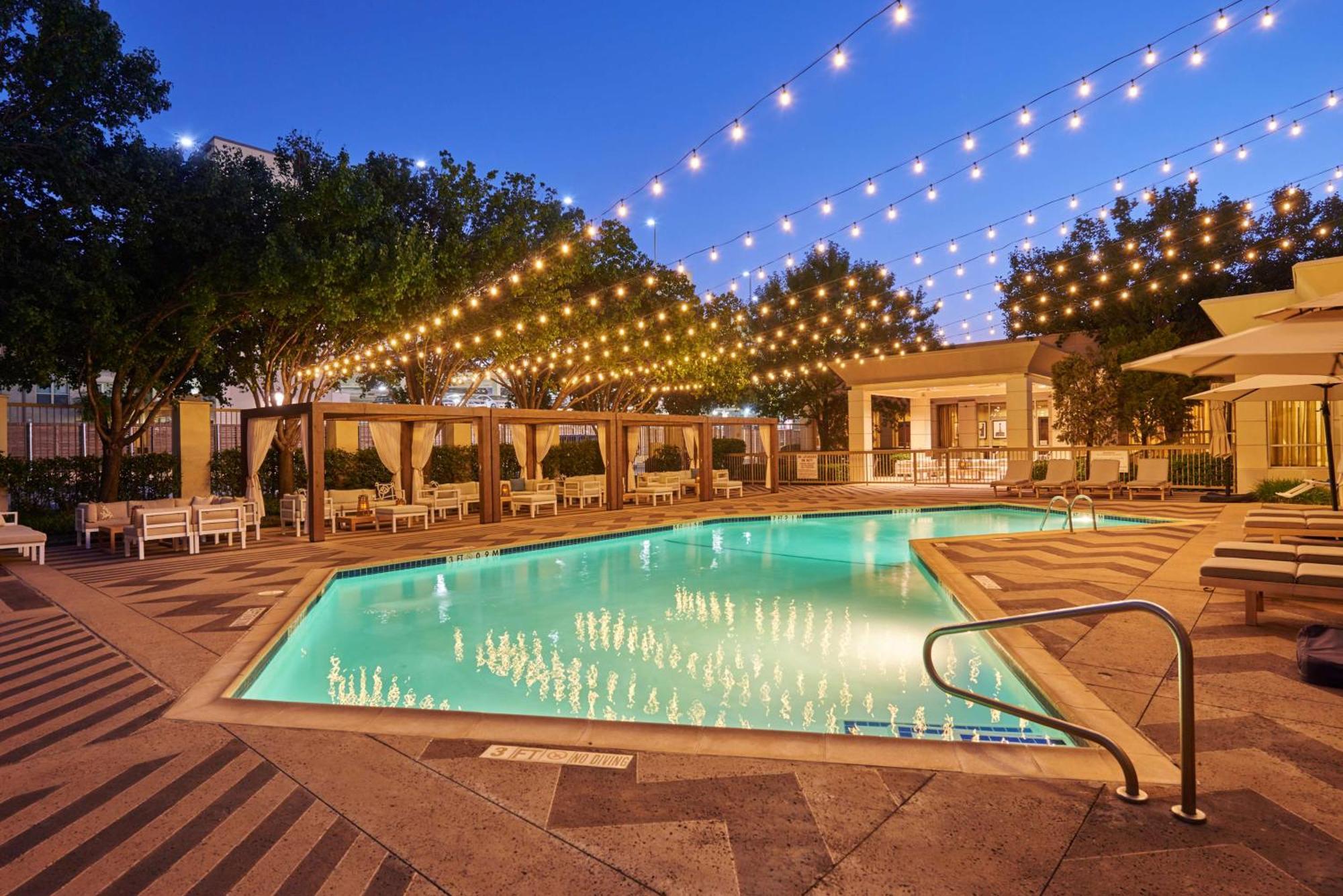 Doubletree By Hilton Dallas Market Center Dış mekan fotoğraf