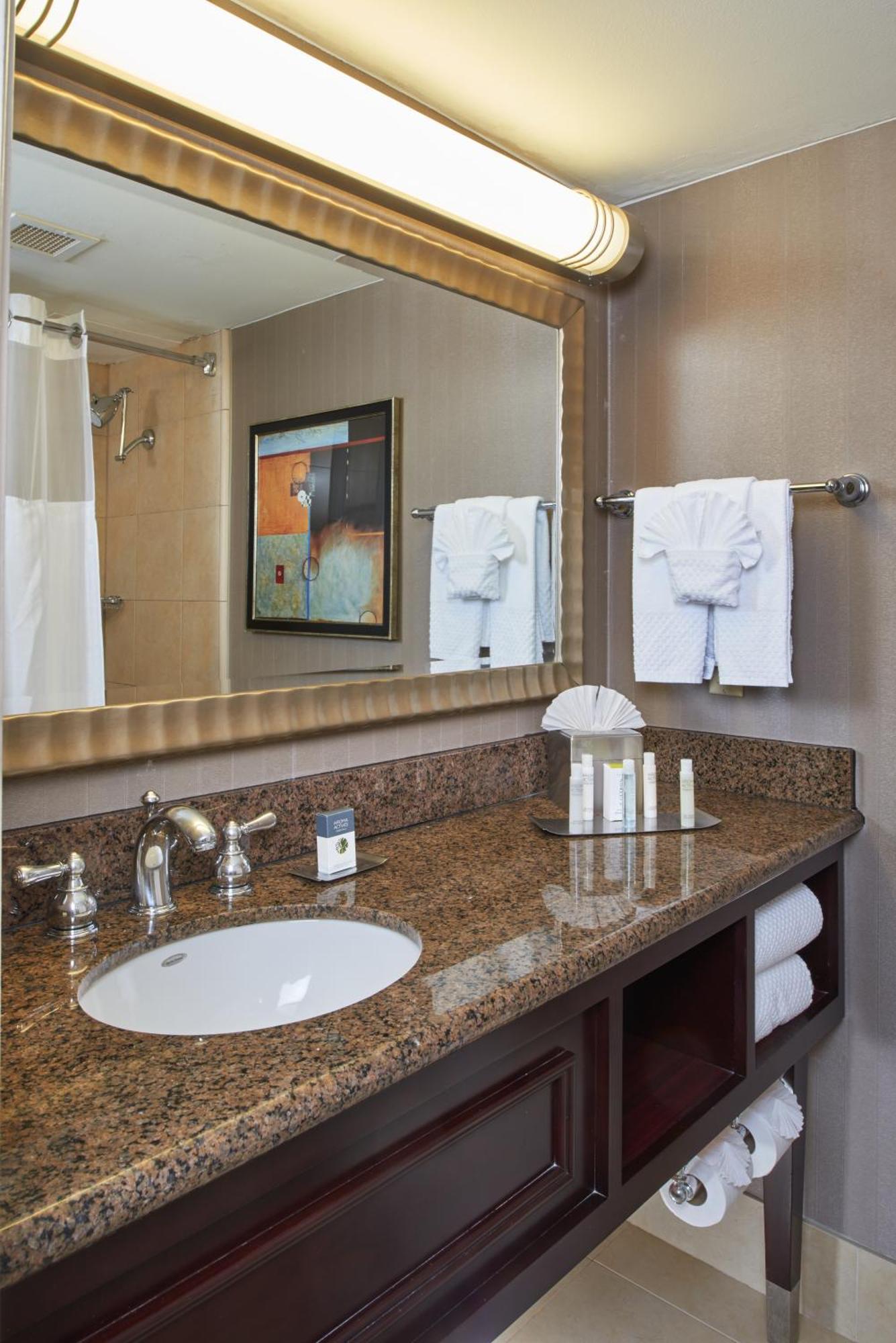 Doubletree By Hilton Dallas Market Center Dış mekan fotoğraf